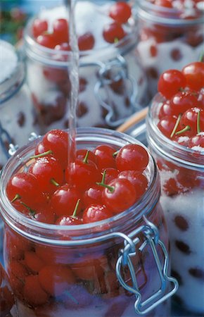 jar of cherries Stock Photo - Premium Royalty-Free, Code: 652-01670504