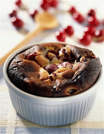 ramekin - yorkshire pudding with cherries Stock Photo - Premium Royalty-Free, Code: 652-02221204