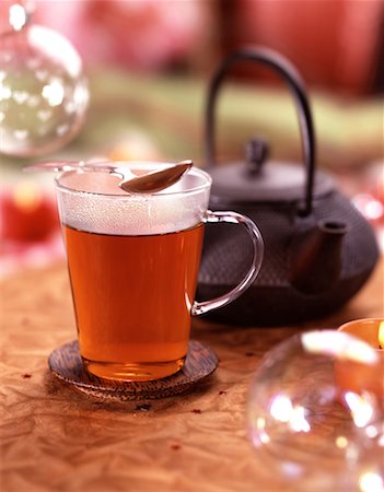 Tasse de thé et théière Photographie de stock - Premium Libres de Droits, Code: 652-02221259