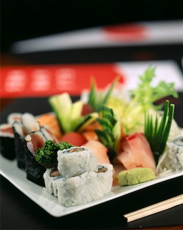 salmon on a colored plate - Sushis and makis Stock Photo - Premium Royalty-Free, Code: 652-02221334