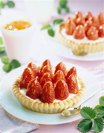 strawberry tartlet - Strawberry tartlet Stock Photo - Premium Royalty-Free, Code: 652-02221386