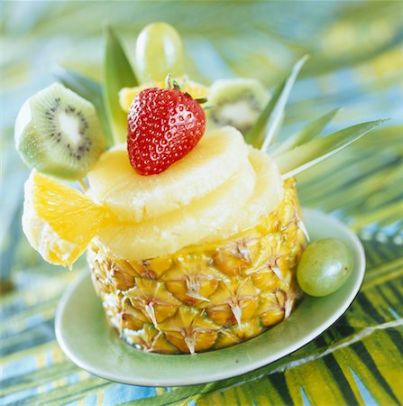 Sliced pineapple Stock Photo - Premium Royalty-Free, Code: 652-02221475