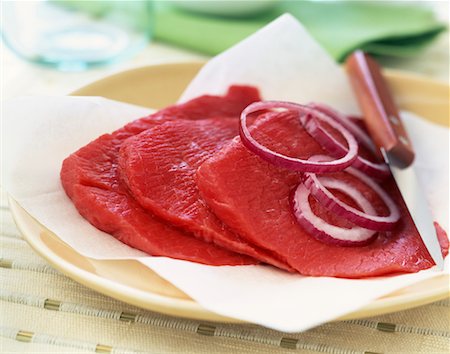steak knife - raw steaks Stock Photo - Premium Royalty-Free, Code: 652-02221604