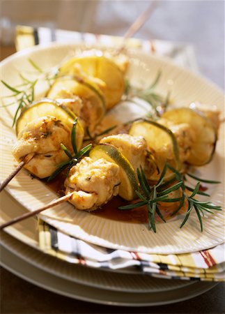 poultry skewer - Poulet mariné en brochettes de chaux Photographie de stock - Premium Libres de Droits, Code: 652-02221625