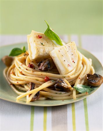 rocamadour - Spaghetti nest with rocamadour cheese Stock Photo - Premium Royalty-Free, Code: 652-02221740