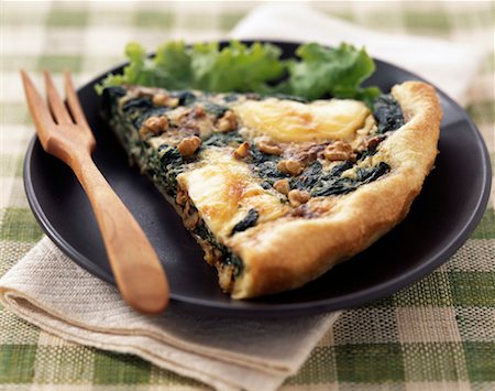 simsearch:652-02221388,k - Goat cheese and spinach tart Fotografie stock - Premium Royalty-Free, Codice: 652-02221788