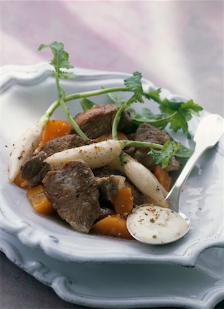 simsearch:652-02221388,k - Sauteed lamb with crunchy vegetables and Saint-Felicien cheese sauce Fotografie stock - Premium Royalty-Free, Codice: 652-02221846