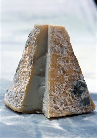 simsearch:652-02221388,k - Pouligny Saint-Pierre cheese Fotografie stock - Premium Royalty-Free, Codice: 652-02221843
