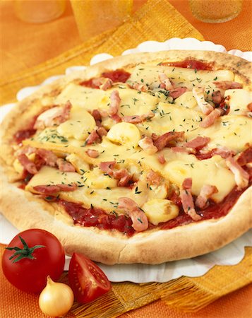 simsearch:652-01666728,k - Raclette-pizza Stockbilder - Premium RF Lizenzfrei, Bildnummer: 652-02221890