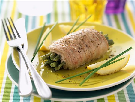 lemon-flavored veal escalope with French beans Stock Photo - Premium Royalty-Free, Code: 652-02221948