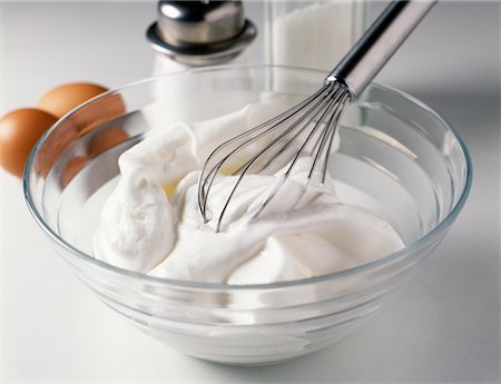 ensaladera - beating egg whites Foto de stock - Sin royalties Premium, Código: 652-02221949