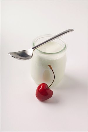 plain yoghurt and cherry Fotografie stock - Premium Royalty-Free, Codice: 652-02221985