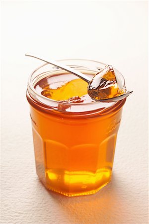 quince jelly - Pot of quince jelly Foto de stock - Sin royalties Premium, Código: 652-02222256