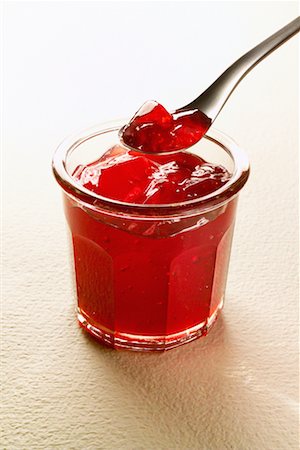 Pot of redcurrant jelly Stock Photo - Premium Royalty-Free, Code: 652-02222259