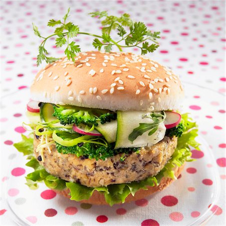 pink radish - Hamburger with tofu steak Foto de stock - Sin royalties Premium, Código: 652-02222464