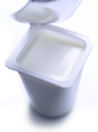 Pot of plain yoghurt Stock Photo - Premium Royalty-Free, Code: 652-02222691