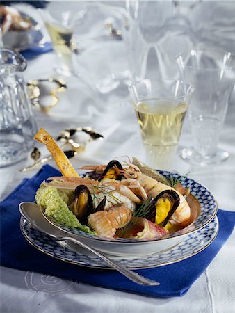 simsearch:652-03634017,k - Fish soup with shellfish Foto de stock - Sin royalties Premium, Código: 652-03634011