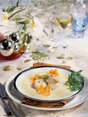 Scallops with white butter sauce Foto de stock - Royalty Free Premium, Número: 652-03634026