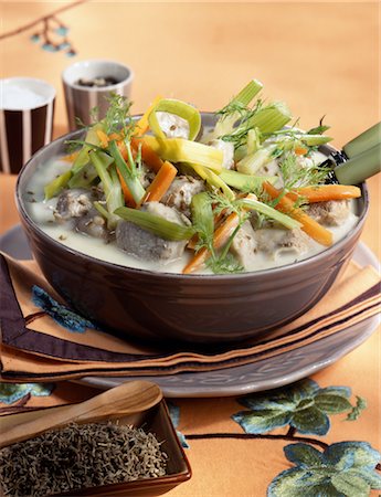 simsearch:652-05808441,k - Veal Blanquette with fennel Foto de stock - Sin royalties Premium, Código: 652-03634054