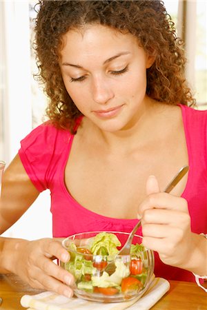 endives cook - Woman eating an endive and tomato salad Stock Photo - Premium Royalty-Free, Code: 652-03634279