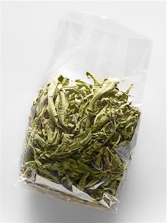 Bag of herbal tea Stock Photo - Premium Royalty-Free, Code: 652-03634407