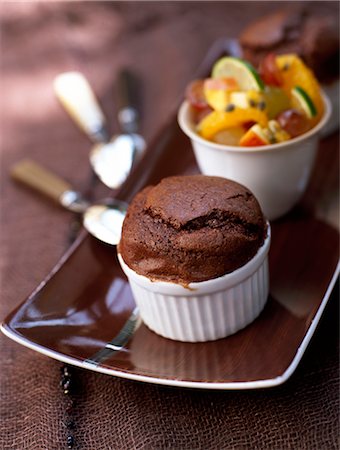 ramekin - Chocolate soufflé and fruit salad Stock Photo - Premium Royalty-Free, Code: 652-03634493