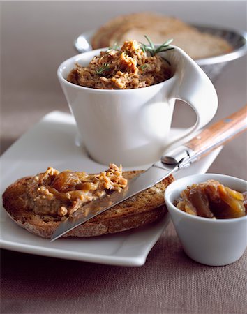 simsearch:652-03801723,k - Lapin en pot à confiture d'oignon Photographie de stock - Premium Libres de Droits, Code: 652-03634538