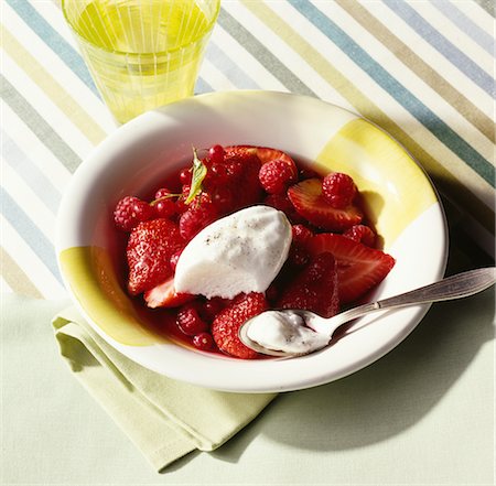 strawberry sorbet - Summer fruit soup Stock Photo - Premium Royalty-Free, Code: 652-03634630