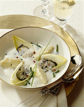 Hot oysters with chicory and truffles Stock Photo - Premium Royalty-Free, Code: 652-03634682