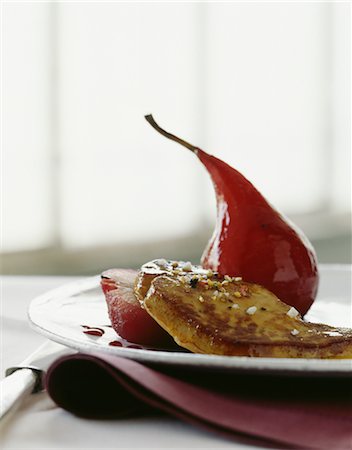 simsearch:652-03801226,k - Pan-fried foie gras with pears Foto de stock - Sin royalties Premium, Código: 652-03634696