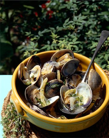 simsearch:652-03801299,k - Littleneck clams with broth Foto de stock - Sin royalties Premium, Código: 652-03634744