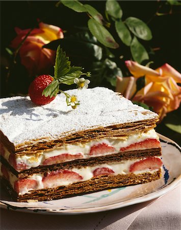 simsearch:652-03801536,k - Strawberry Mille-feuille Stock Photo - Premium Royalty-Free, Code: 652-03634754