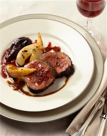 fig - Beef fillet en chevreuil with roast figs and pears Stock Photo - Premium Royalty-Free, Code: 652-03634804