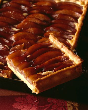simsearch:652-03800976,k - Tarte poires vigneronne Photographie de stock - Premium Libres de Droits, Code: 652-03634825