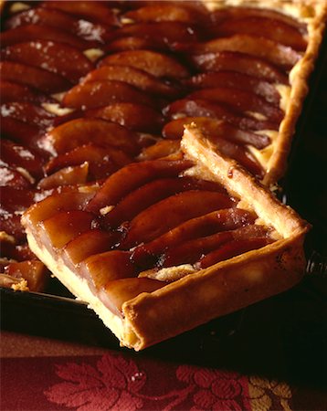 simsearch:652-03799954,k - Vigneronne pear tart Foto de stock - Sin royalties Premium, Código: 652-03634825