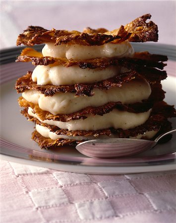 simsearch:652-03805181,k - Ananas et rhum vintage mousse mille-feuille Photographie de stock - Premium Libres de Droits, Code: 652-03634846