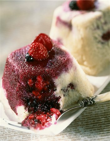 simsearch:652-03802005,k - Summer pudding Stock Photo - Premium Royalty-Free, Code: 652-03634908