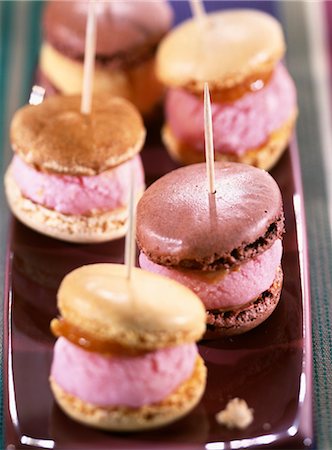 simsearch:652-03800478,k - Macaroons filled with sorbet Stock Photo - Premium Royalty-Free, Code: 652-03634903