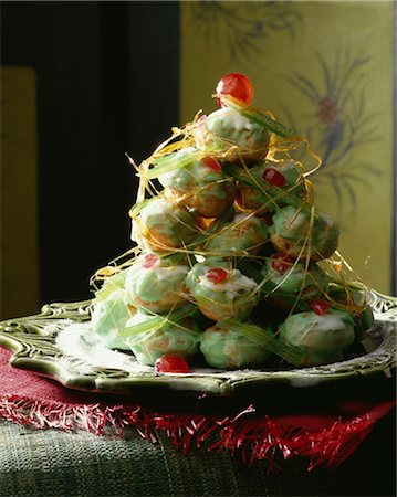 profiterole cake - Christmas tree-shaped cream puffs Stock Photo - Premium Royalty-Free, Code: 652-03634919