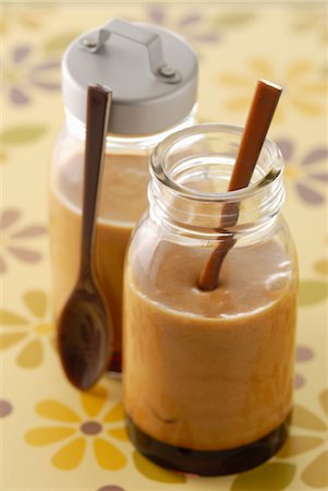 Mousse de sucre à la crème de beurre salé Photographie de stock - Premium Libres de Droits, Code: 652-03635009