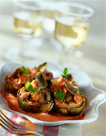 Artichoke salad served in half artichokes Stock Photo - Premium Royalty-Free, Code: 652-03635172