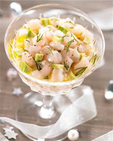 Scallop and avocado tartare Foto de stock - Royalty Free Premium, Número: 652-03635387