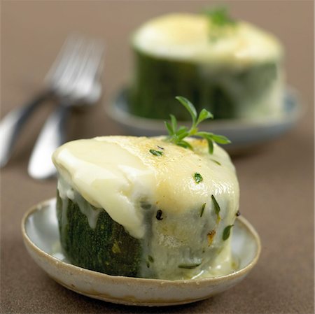 queso de cabra - Zucchini with  Rocamadour Foto de stock - Sin royalties Premium, Código: 652-03635402