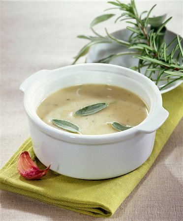 Garlic soup Stock Photo - Premium Royalty-Free, Code: 652-03635569