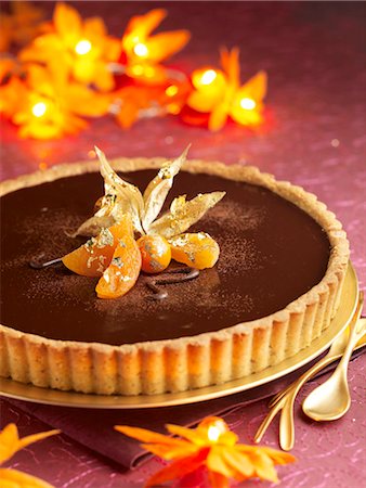 chocolate and physalis tart Stock Photo - Premium Royalty-Free, Code: 652-03635772