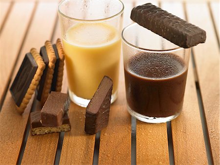 Chocolate afternoon snack Stock Photo - Premium Royalty-Free, Code: 652-03635889