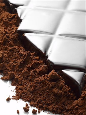 Bar of dark chocolate and chocolate powder Foto de stock - Sin royalties Premium, Código: 652-03635908