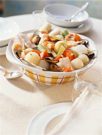 simsearch:652-03802003,k - Pot-au-feu de fruits de mer Photographie de stock - Premium Libres de Droits, Code: 652-03633138