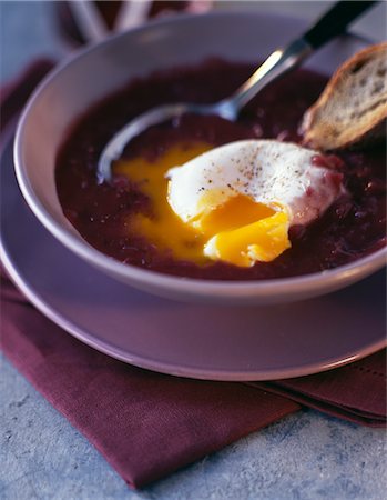 simsearch:652-03800443,k - poached egg in red wine sauce Foto de stock - Sin royalties Premium, Código: 652-03633159