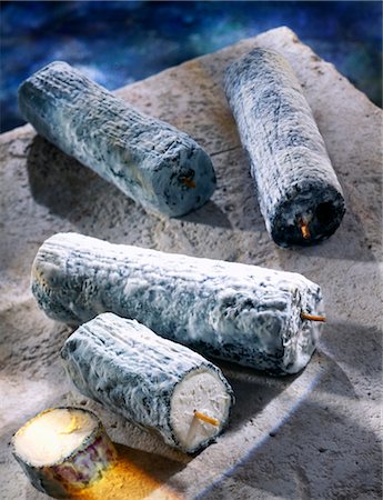 Fromage de chèvre de Sainte-maure Photographie de stock - Premium Libres de Droits, Code: 652-03633269